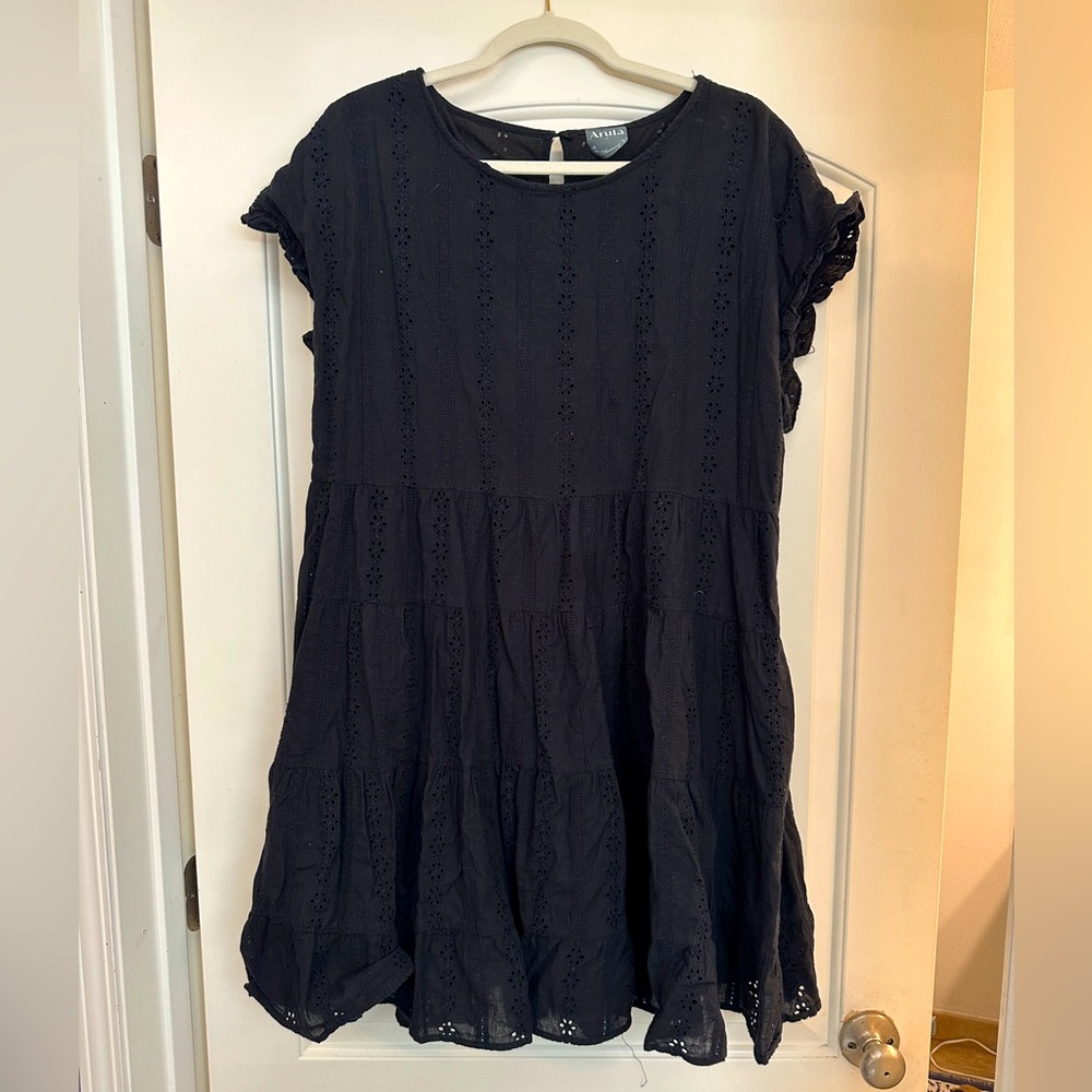 Arula tiered eyelet dress in black 🖤